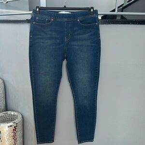Signature Levi Strauss pull on skinny jean size 16M